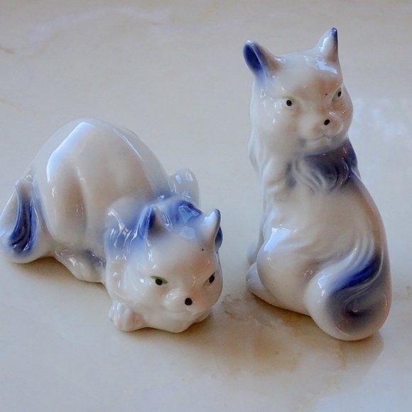 Set of 2 Collectible Blue & White Porcelain Ceramic Cat Figurines - Picture 7 of 10